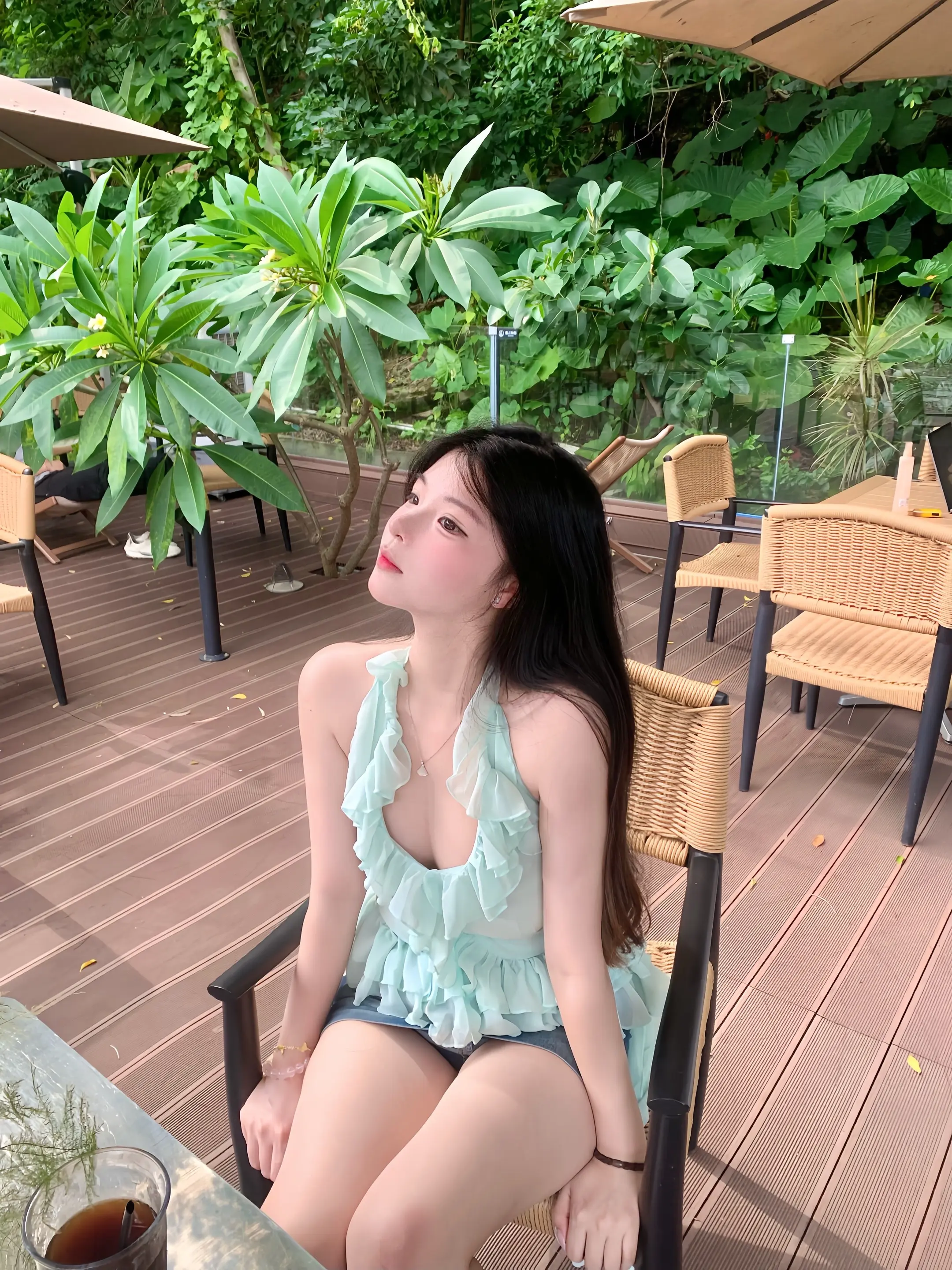 一个人再痛苦 也总比找头猪发朋友圈强