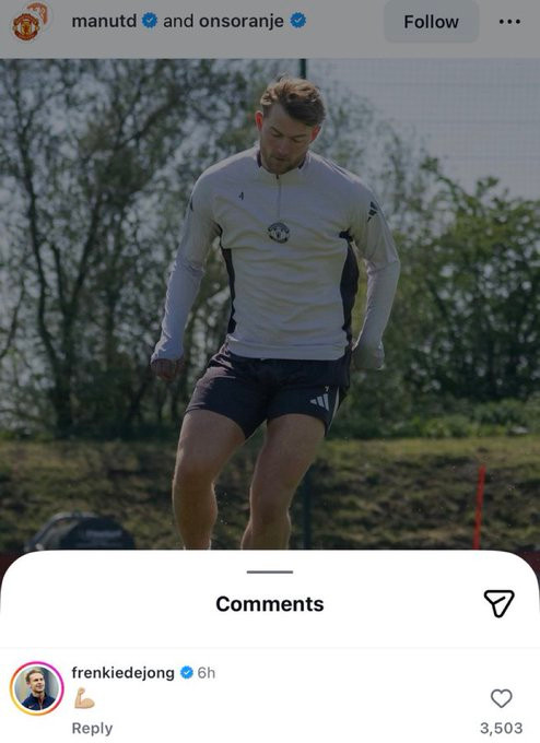 曼联官方ins发布了德利赫特场地训练的图片德容留言：💪
