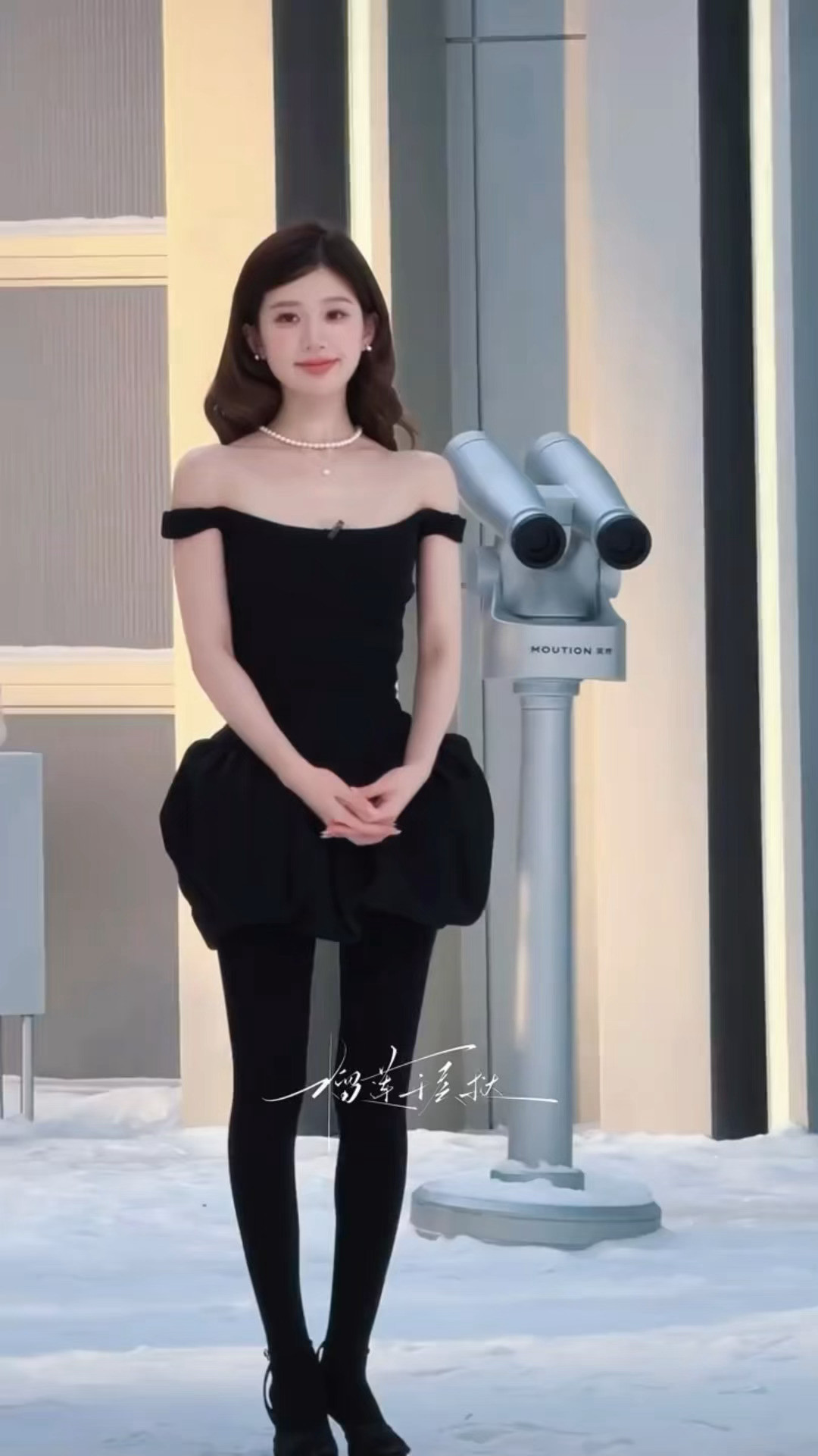 比例太好了女神…感觉屏幕已经装不下腿了🥹赵露思​​​
