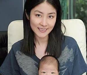 陈慧琳很喜欢刘德华的女儿，她跟华仔商量：“我有两个个儿子，只要你看上，随便你挑做