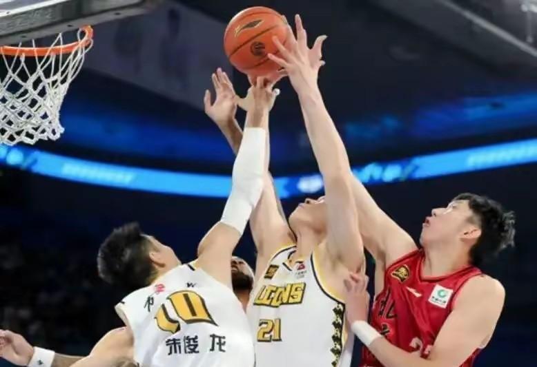 上海广东引援再猛，也只是北汽广厦争冠陪衬上海队引进了国家队前锋张镇麟，其它如后