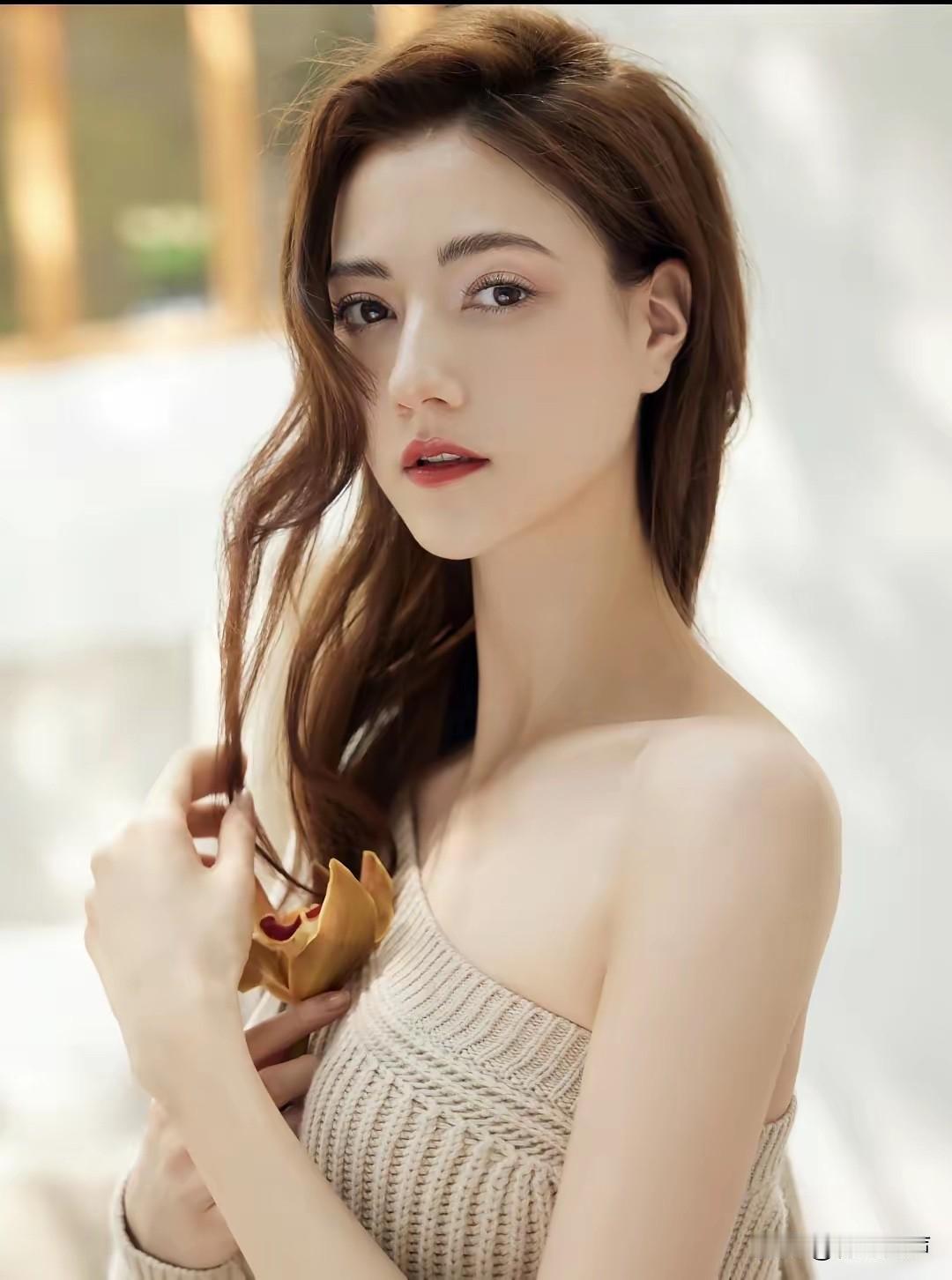 娜然现在估计比吃了苍蝇还难受到手的鸭子飞了而且还是泼天的"富贵"都已经出席