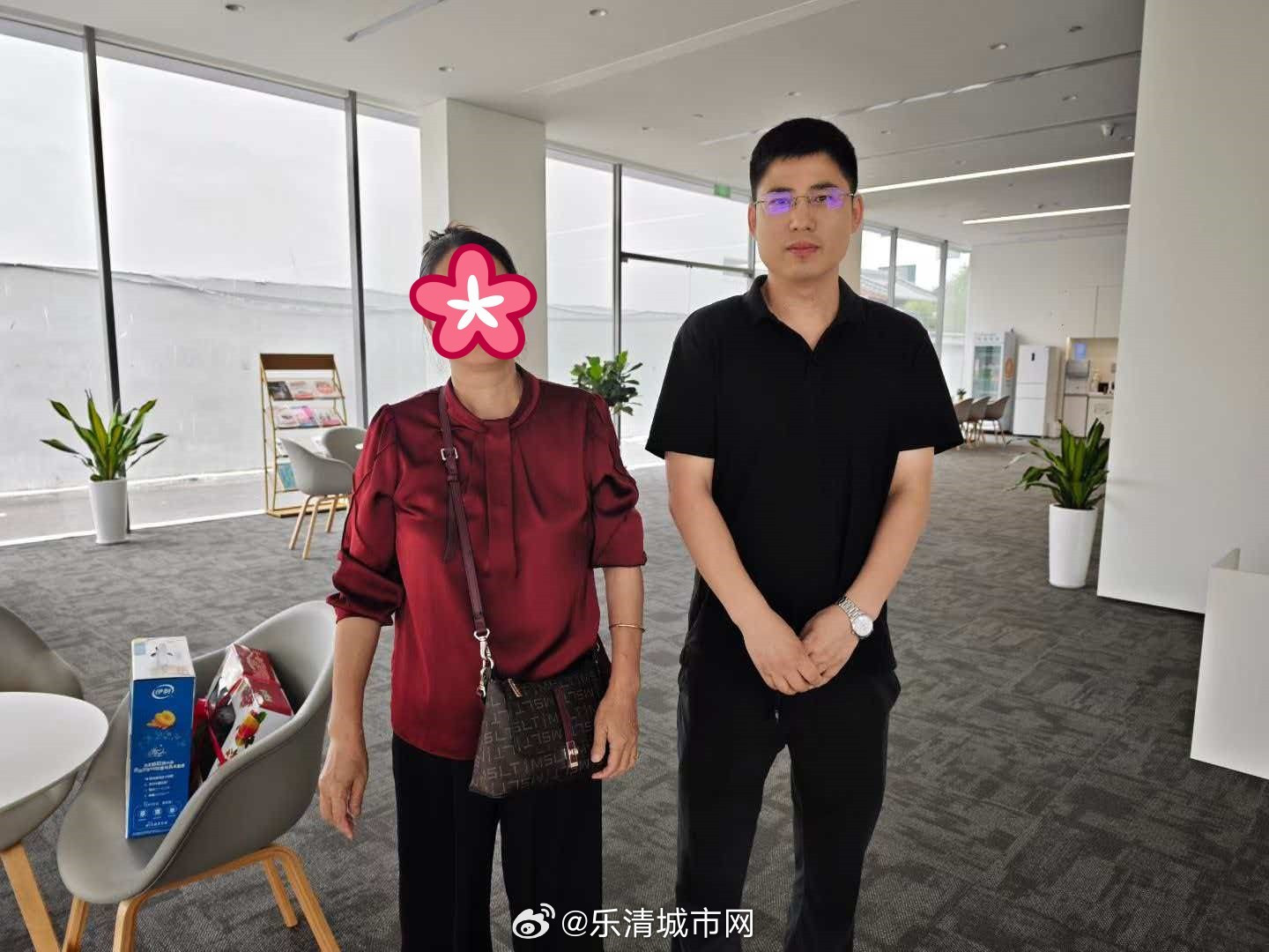 其实这件事的重点有二一是“慌乱之中，车主拨通了小米汽车服务顾问陈赢和的电话。”很