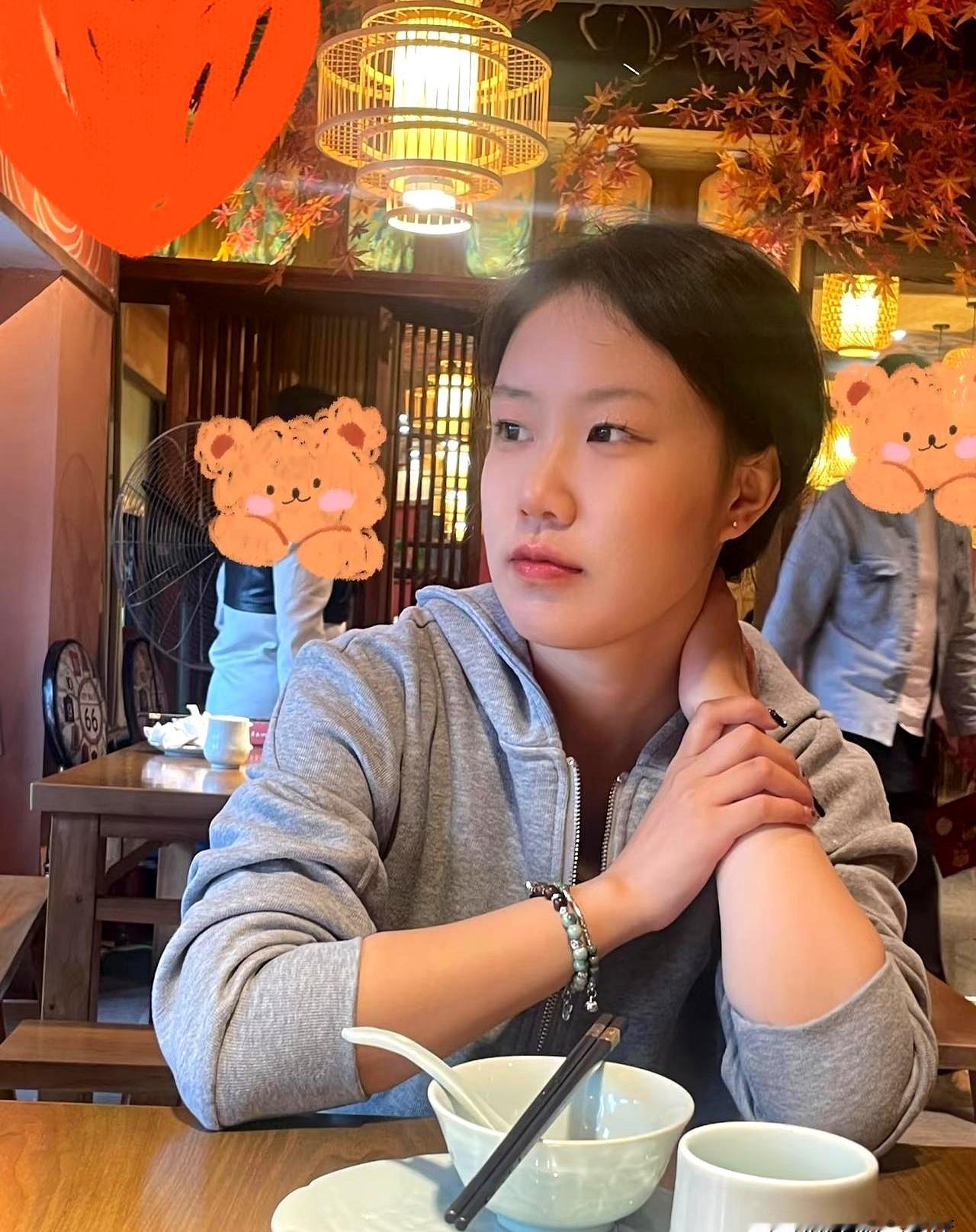 见过相亲奇葩的，但你敢信有人相亲连杯水都没喝完，就直接盯着女方问“同没同居过”吗