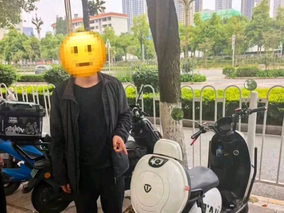 警官，我偷的电动车没电了，可以来接我一下吗？”接到报警电话的民警起初还以为是恶作