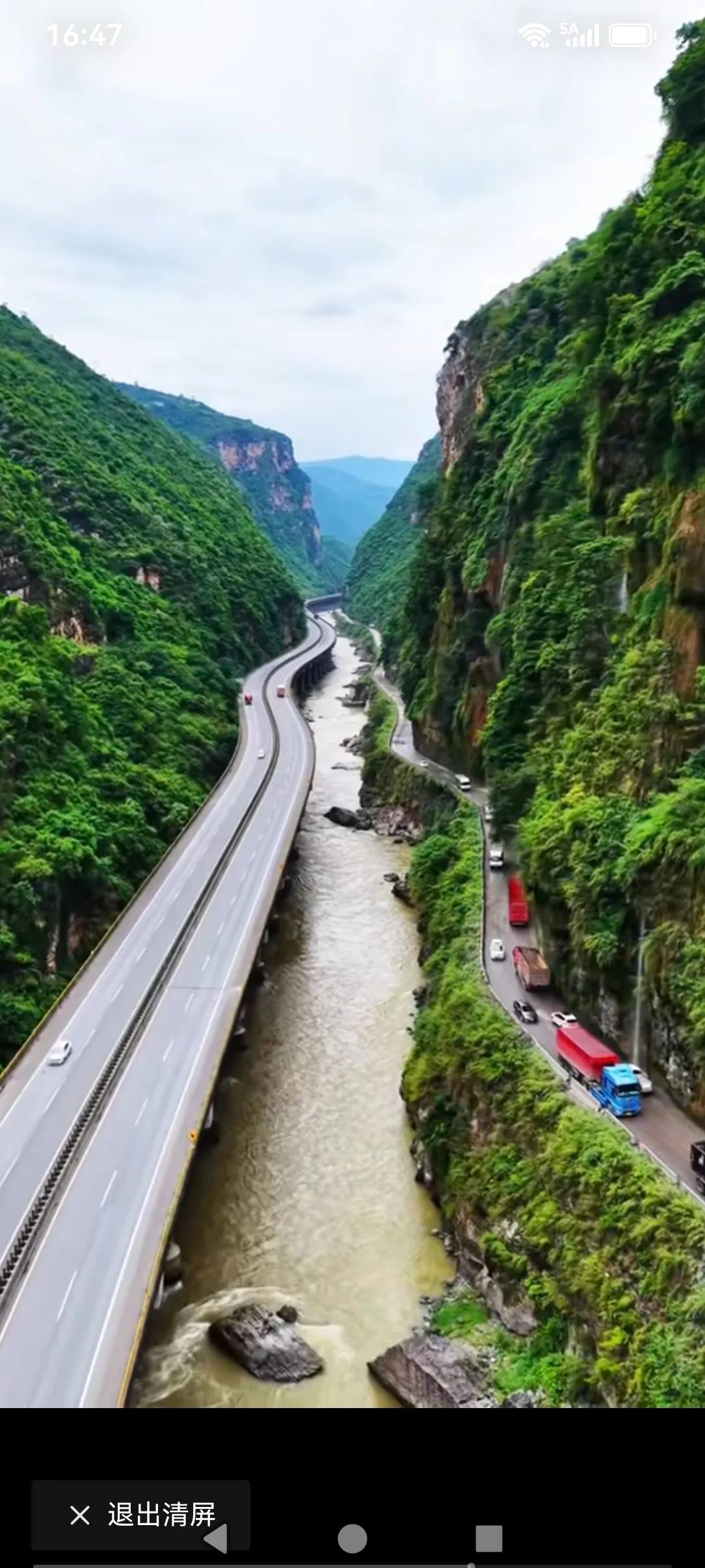 这是中国最难修的高速公路了吧！全国仅有，有知道这个是哪个地方的吗？