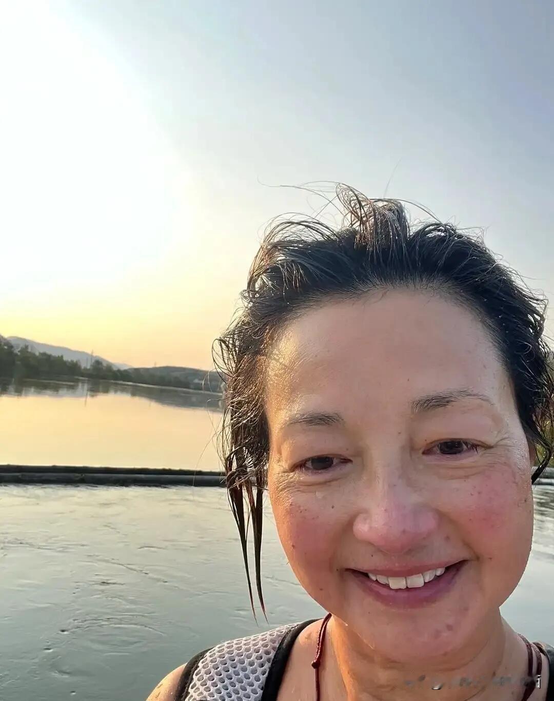 岁月不饶人啊，如果不说出名字，你一定认不出照片中这一位满脸都是皱纹的女明星了吧？