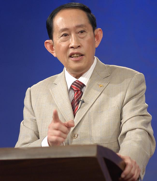 王立群教授说：“当你接触的人越多，就会发现：能认栽、懂示弱、后会撤、不动声色、关