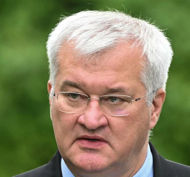 乌克兰被打瘸腿了，基辅开始要求“国际社会做出回应”。前面莫斯科已经宣布，为反击乌