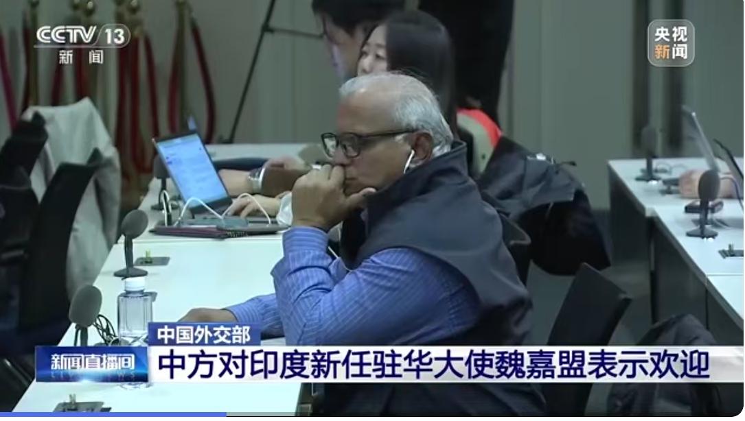 外交场合的一句问候，往往藏着大学问。3月20日，外交部例行记者会上，发言人林剑的