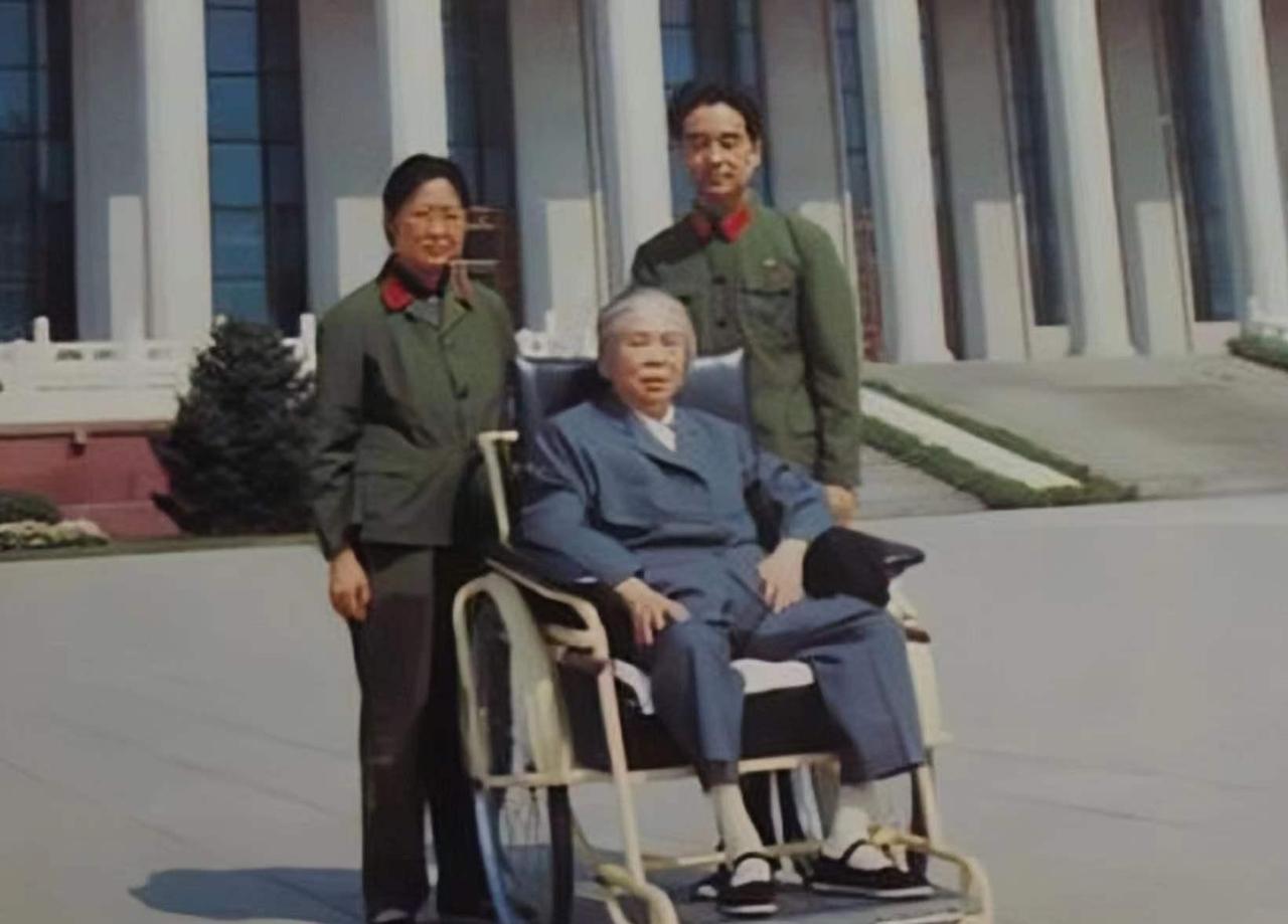 贺子珍，这位从井冈山走出的革命女性，曾与毛泽东并肩走过中国革命最艰难的岁月。