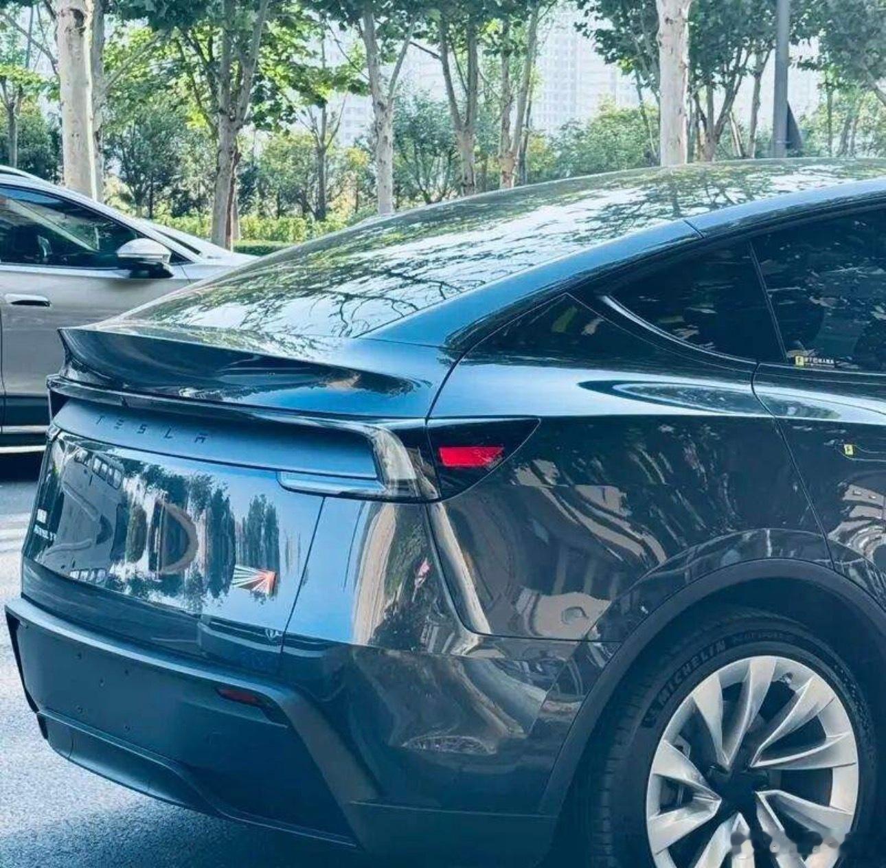 26款ModelY加长版来了～六座布局、续航升级，正面硬刚国产新能源。不过看到