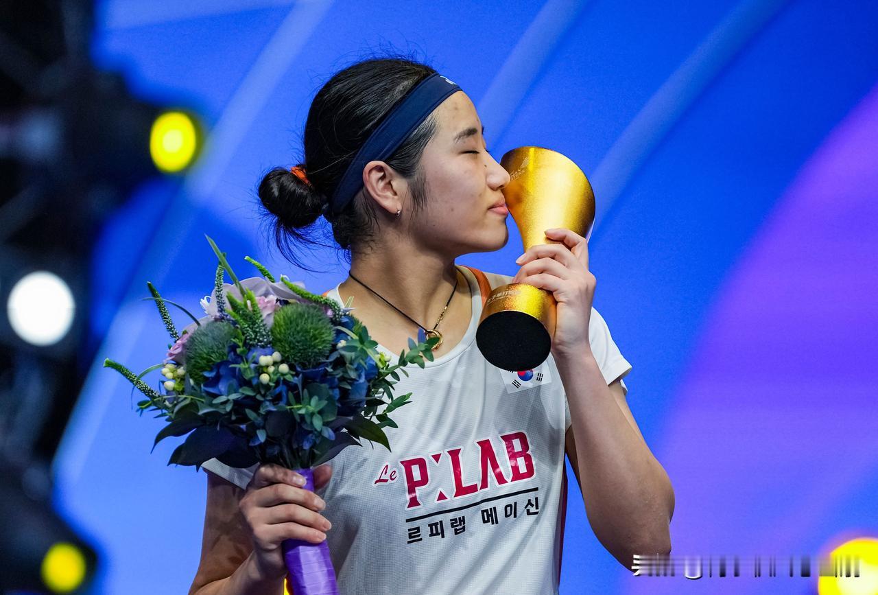 安洗莹成功背后的玄机韩国羽毛球一姐安洗莹世界排名高居第一，2025年赛季收获了