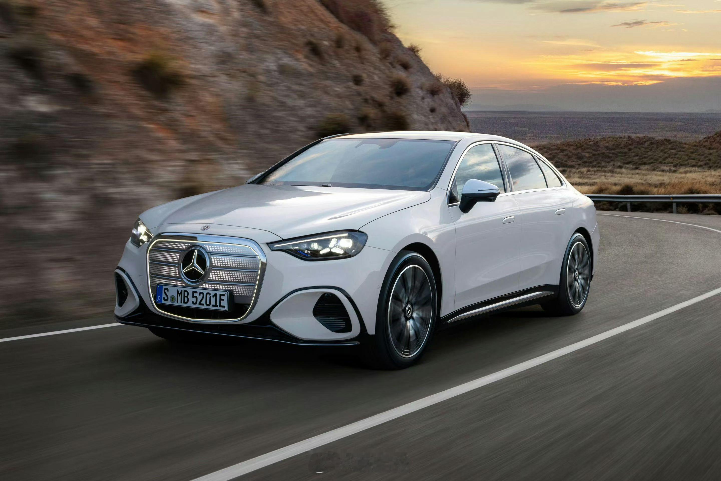 盾形中网绝对是好看且符合品牌基因的，但为什么要在中间弄个大标啊！！我随便AI一下