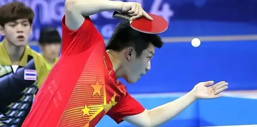 她的教练，竟是对手教练的师父。一场球，牵出了三代人的乒乓江湖。70多岁的吴敬