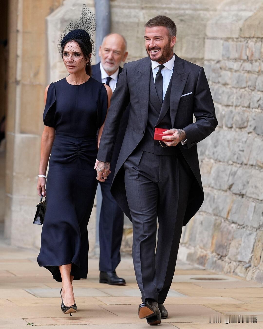 恭喜贝克汉姆圆梦封爵！🎉🎉温莎城堡受勋，开心的像个小孩子！恭喜小贝！终