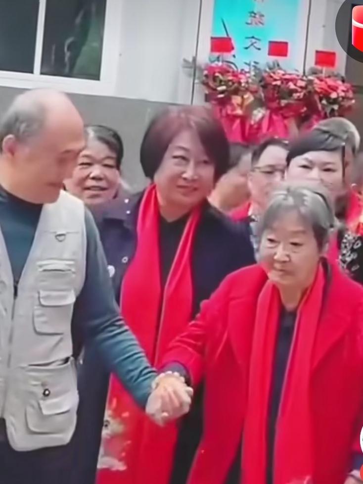 95岁的郭兰英：看起来精神不错，风采依旧提起郭兰英，爷爷奶奶辈喜欢，爸爸妈妈