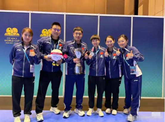 来，认识下孙颖莎的小团队。她是莎莎的削球陪练，还是以前莎莎河北队的。 这位削