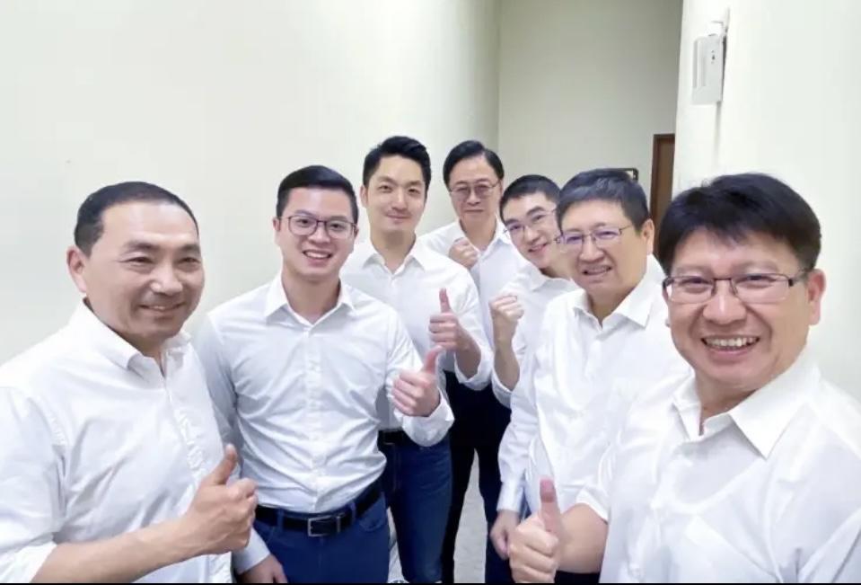 朱立伦子弟兵喊“投中间蓝”？这暗号藏着选战小心机投票只剩3天，朱立伦的子弟兵