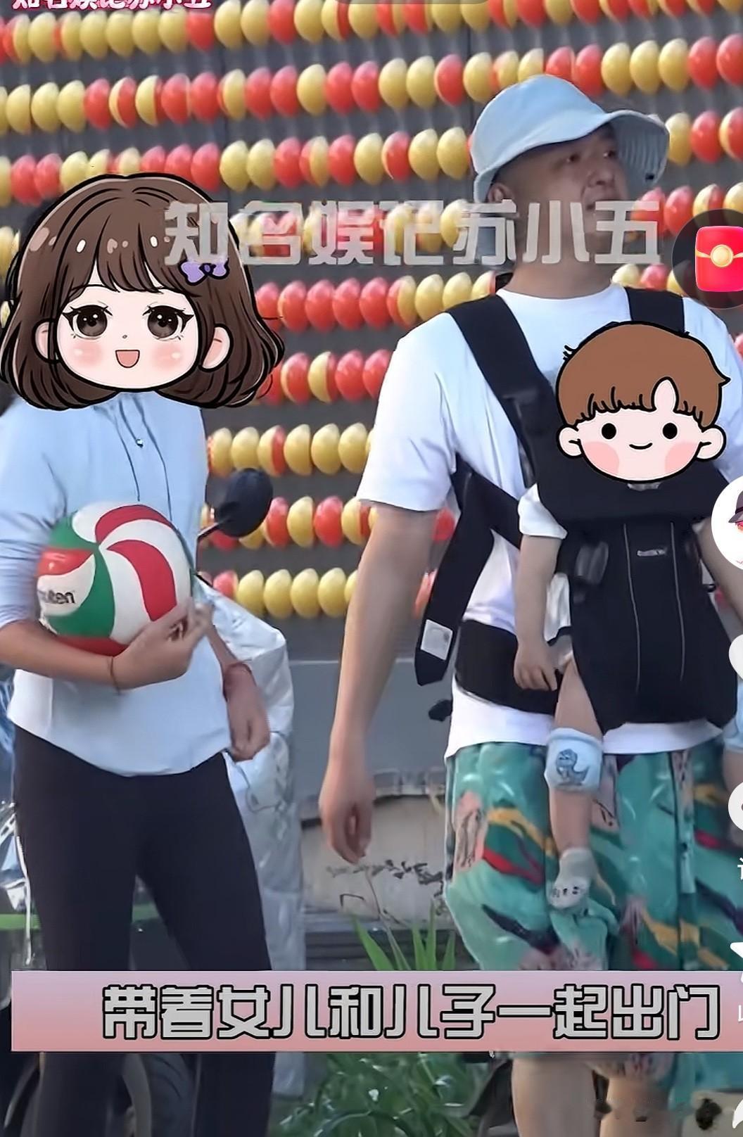 太逗了吧！包贝尔一家四口出行被娱记抓拍。妻子包文婧尽显大boss派头，双手背