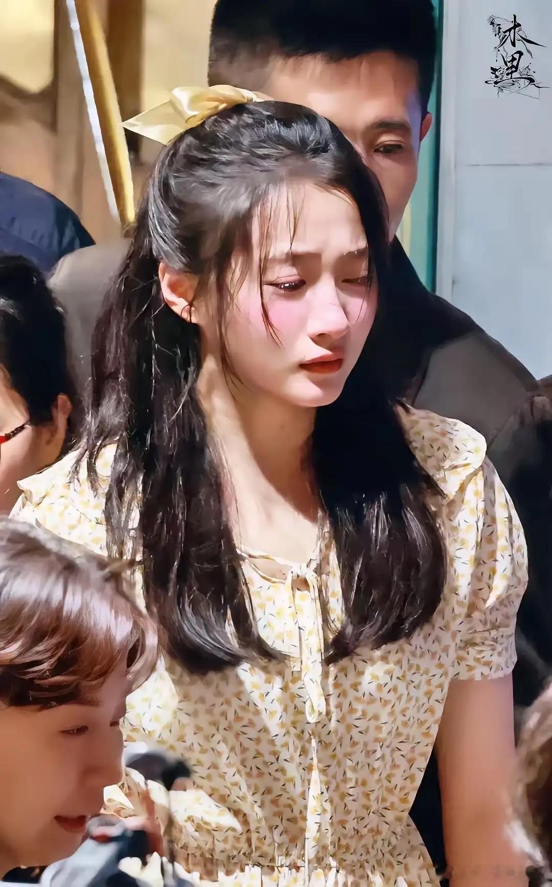 关晓彤这次可能真的要慌了，​​不是因为鹿晗不爱了，​​而是因为鹿晗给粉丝的一句话