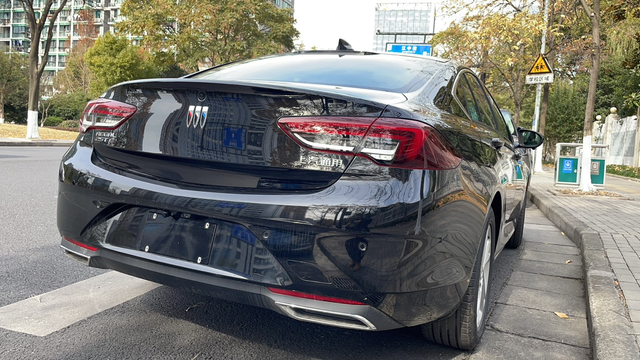 君威原厂360加装了原厂360，请问正常直行过程中，除了单点双闪会显示360，