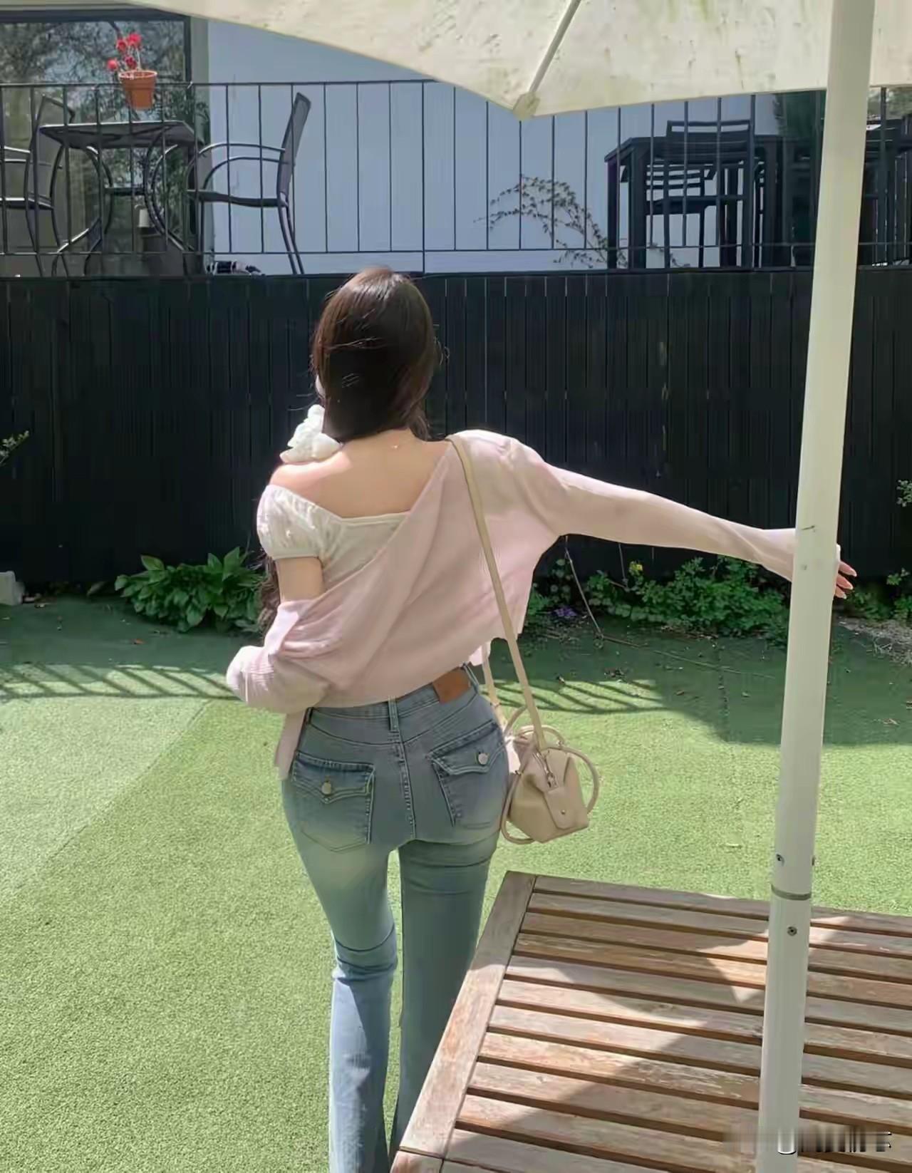 阳光下的悠闲时光，轻纱飘逸，微风拂面