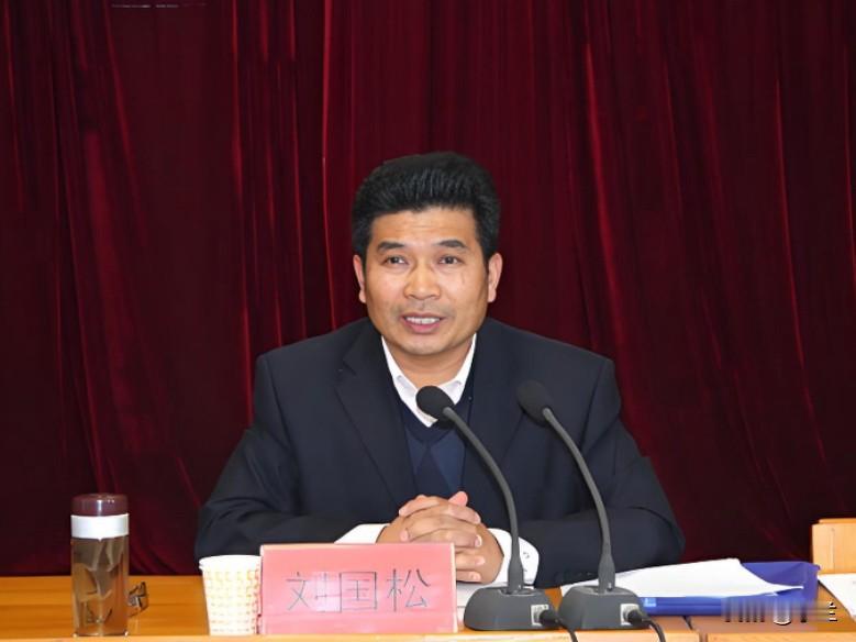 今天上午河南刘国松上了热搜他长期在河南任职，工作履历很丰富，可以说是该行业
