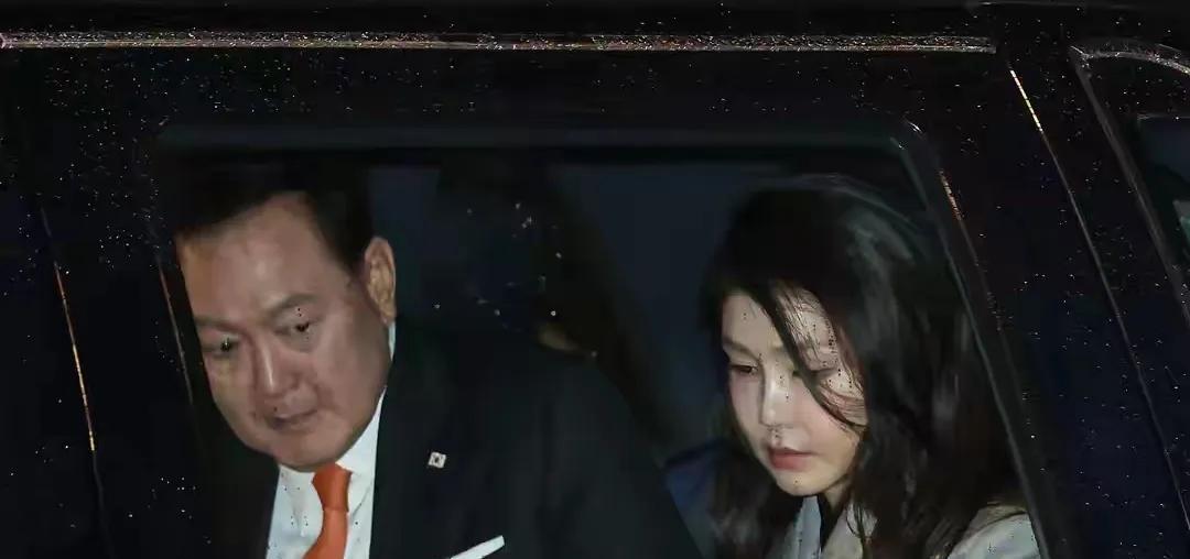 尹锡悦拼了，发狂“战斗”50分钟，为了爱妾，也为不向李在明认输尹锡悦果然有一套