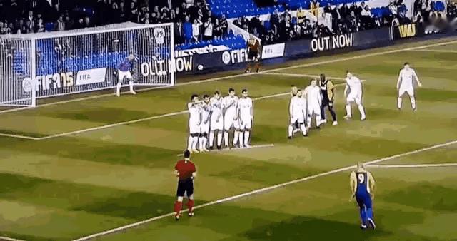 【德甲花絮】据悉，孔帕尼在看到这个视频后，不得不决定乌尔比希冒险复出，出战本周中