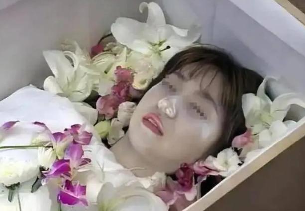 “细思极恐！”上海一殡仪馆里，有一具年轻女子的遗体已经存放了18年多，她当年24