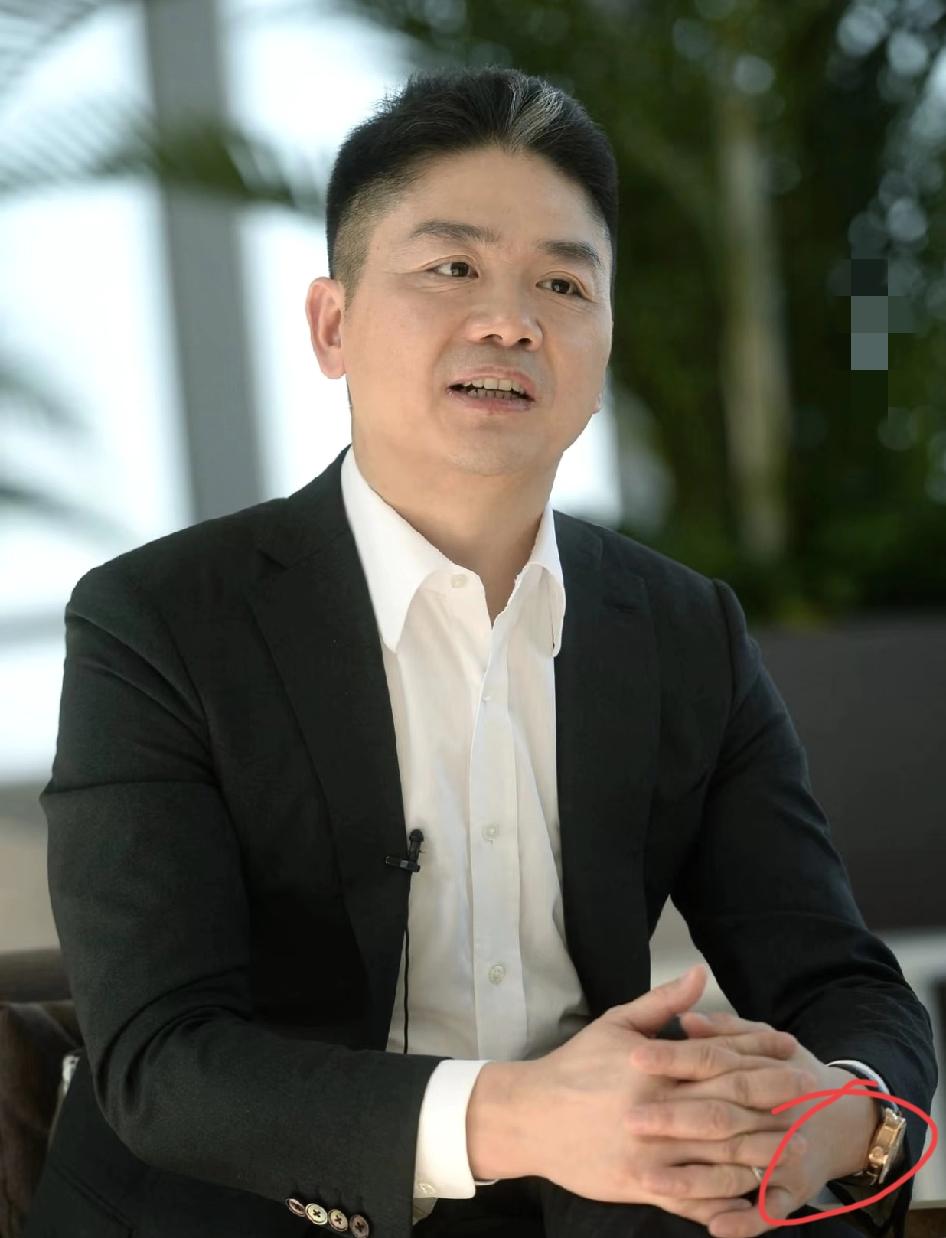 主持人问刘强东：“你能一分钟说服我，到京东购物吗？”刘强东说：“用不了1分钟，