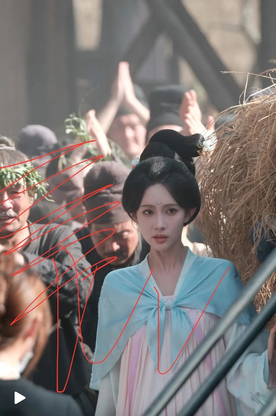 孟子义新剧服道化怎么这么没有质感，看看九重紫的呢​​​