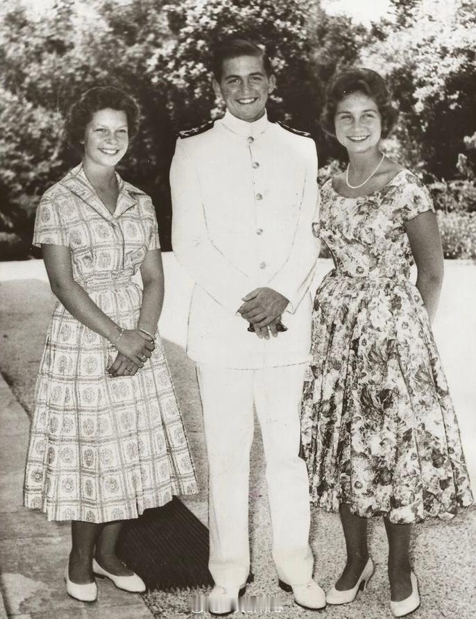 英国王室那些年，西班牙的索菲亚太上王后和她的弟弟希腊末代国王康斯坦丁二世以及