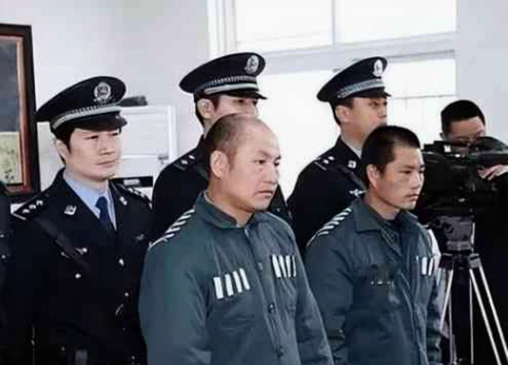 张氏叔侄案，说白了就是两个好人因为好心载了个老乡，结果被冤枉成了杀人犯。在牢里关