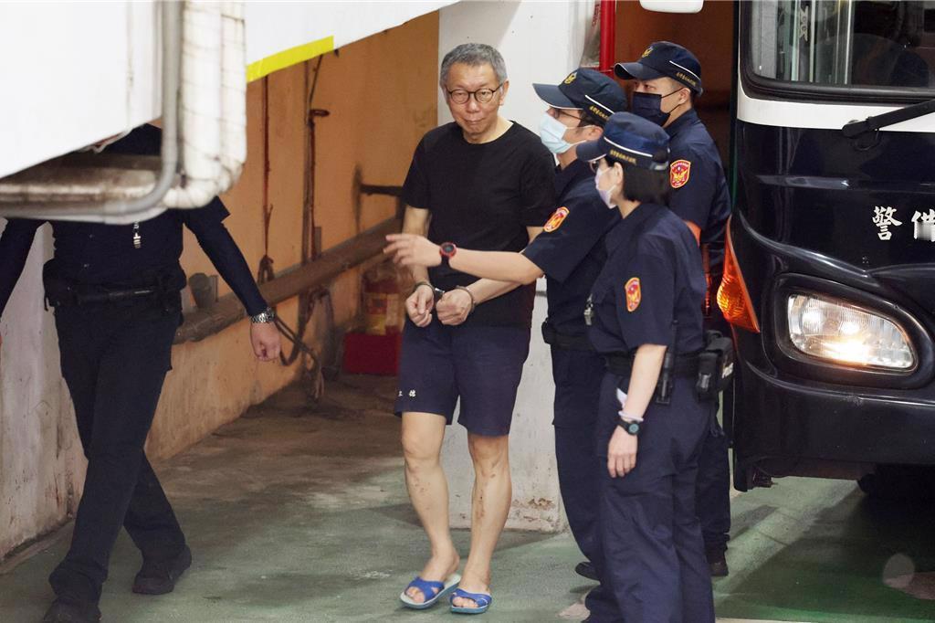 台北地院7日审理京华城容积率等案，休庭时间，前台北市长、民众党前主席柯文哲大暴走