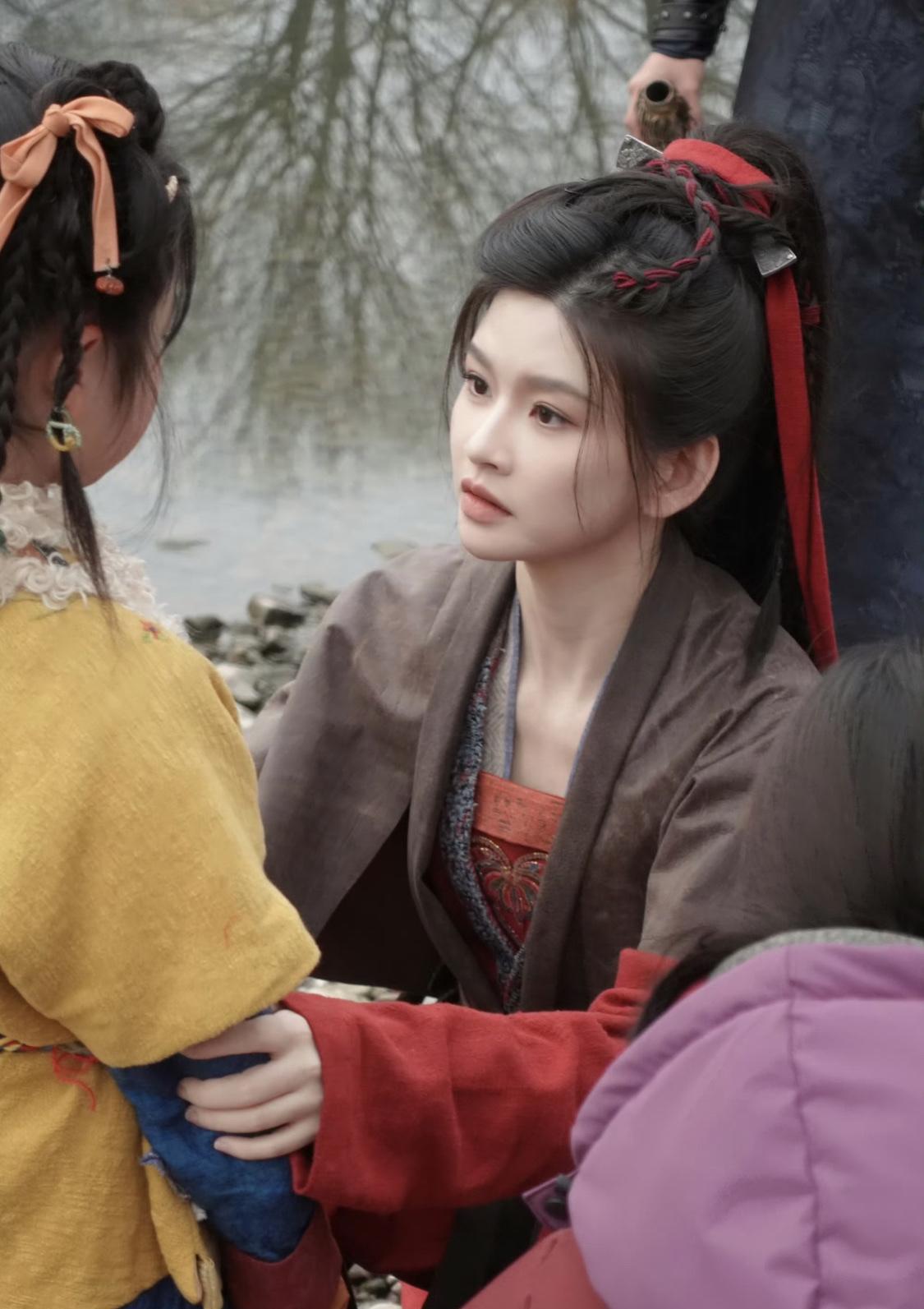 真别信什么女土匪爱上高富帅，那不叫爱情，那叫精准扶贫自己。原著里，十三娘就是