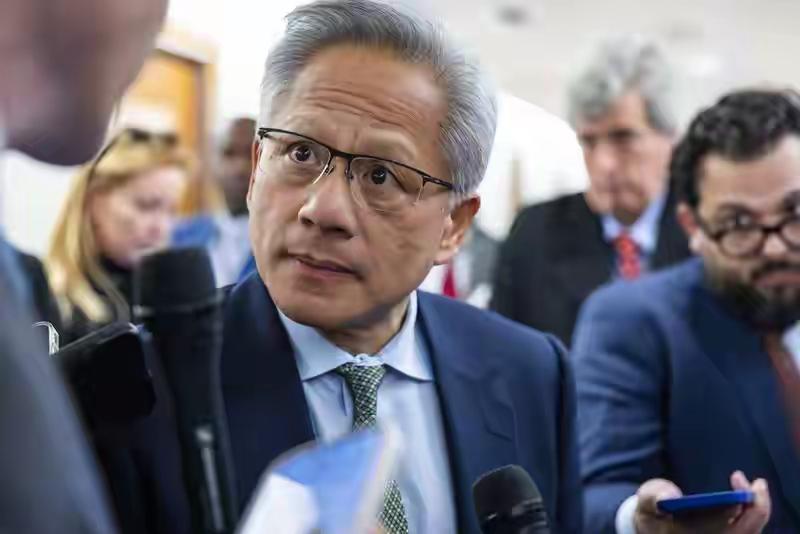 黄仁勋：不知道中国还要不要，反正不要“阉割版”​据彭博社当天报道，黄仁勋在美国