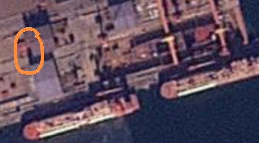 福特号航母的船坞周期是47个月，目前入坞刚11个月的004建造进度就处于福特号1