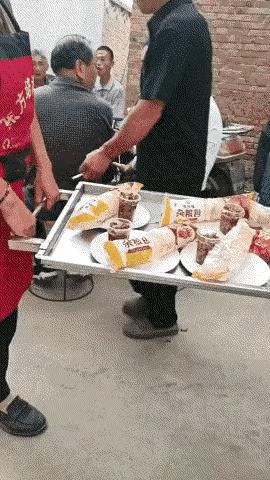 这是儿童套餐吗[惊恐]说好的大鱼大肉呢？