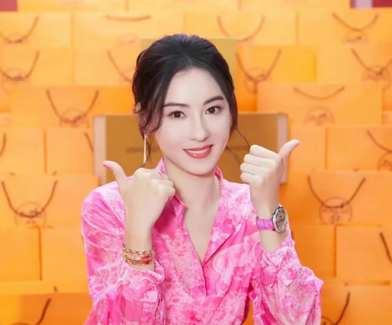 张柏芝说：“其实我很少有女性朋友，因为我太漂亮了，跟她们玩不来。”张柏芝