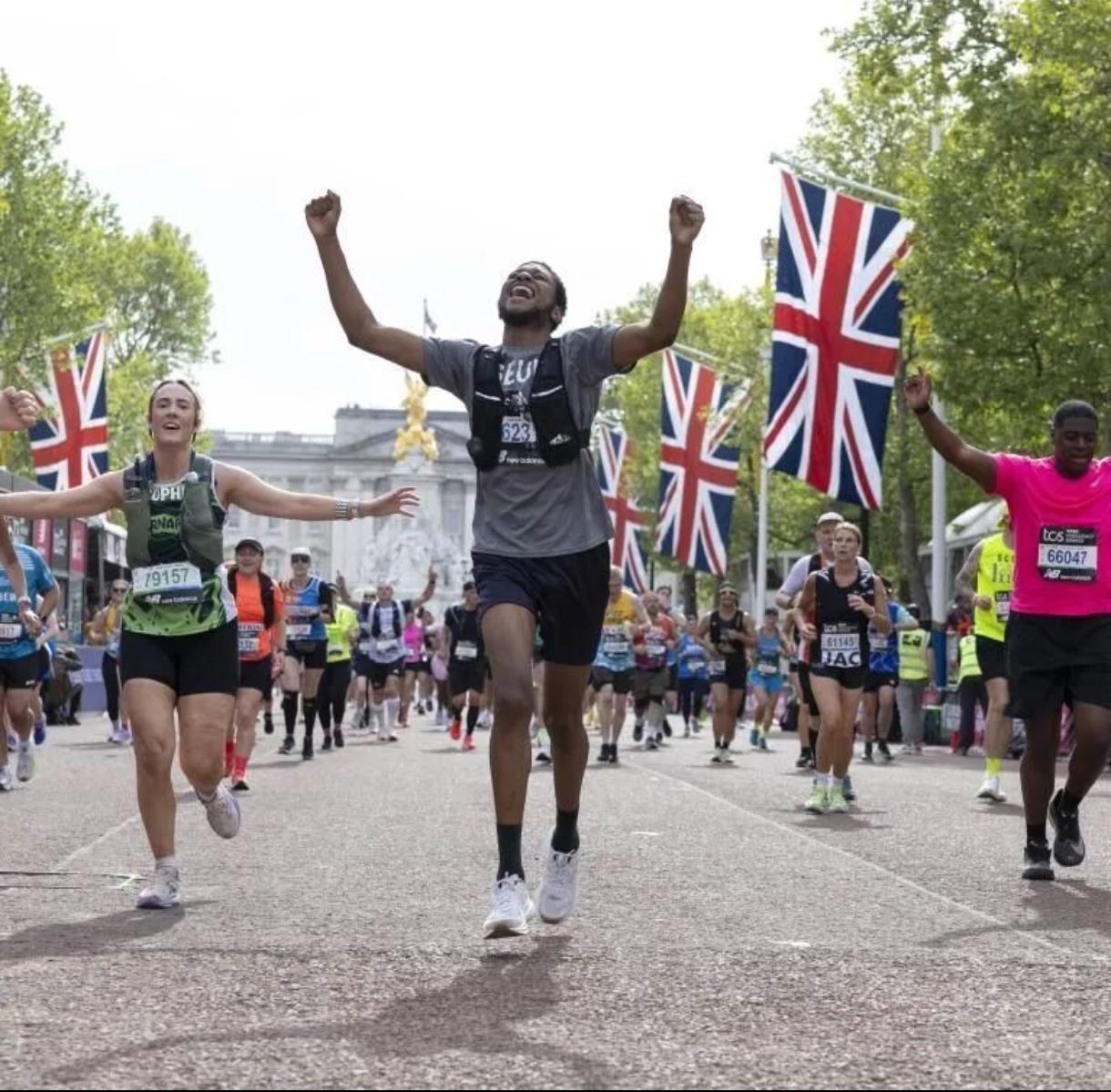 2026伦敦马拉松，一举刷新两大史诗级纪录！男子赛场首度跑进2小时，突破人