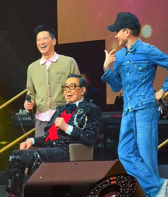 明眼人其实都能看得出来。94岁的胡枫之所以还要开演唱会，根本不是为了出来捞一笔钱