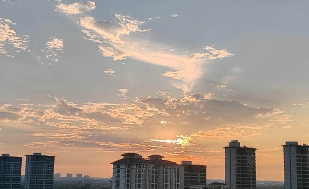 一战友，跟妻子离婚后又找了一个，大孩子是第一个媳妇生的。大孩子结婚的时候，第二个