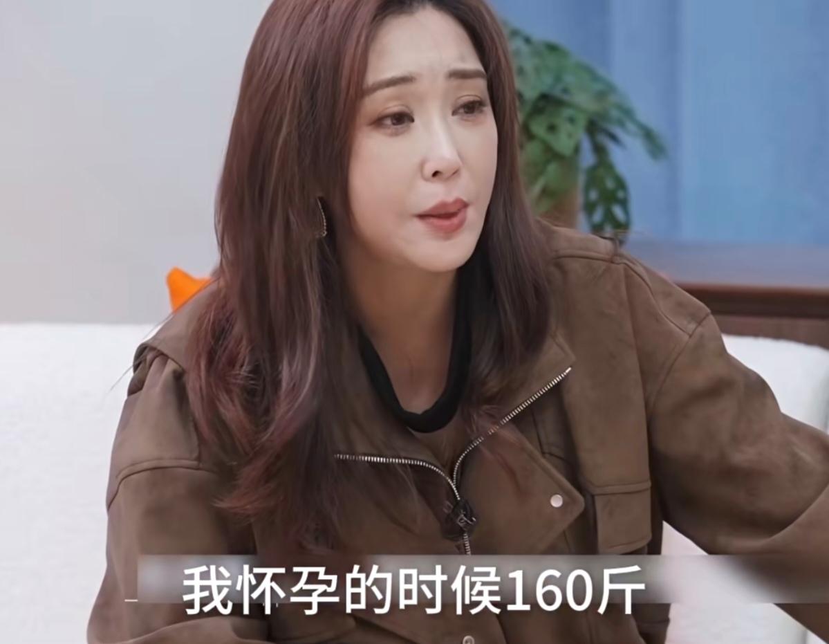 杜若溪谈产后重返职场的困难，说:“我怀孕的时候160斤在生产的时候，三个月以后我