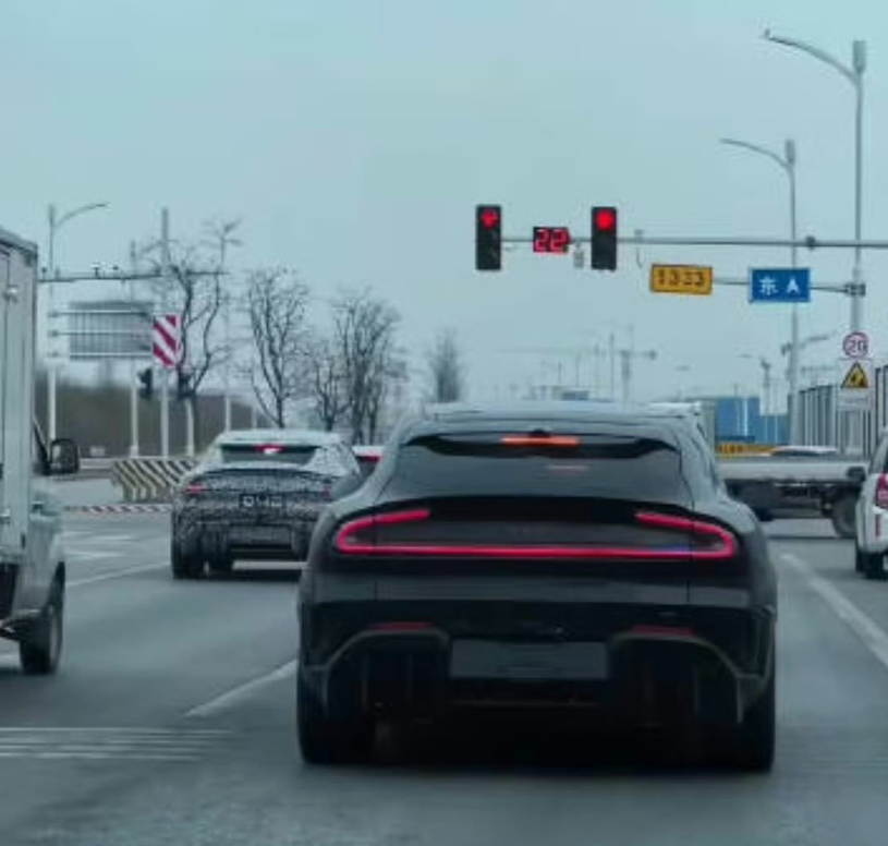 太燃了，上午才看到小米超跑的消息，下午又看到YU9的消息和YU7GT的真车图，太