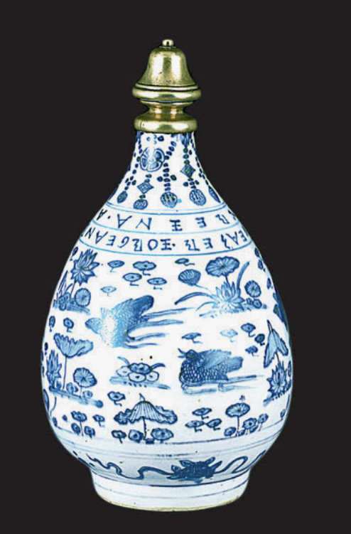 英国维多利亚阿尔伯特美术馆藏明青花葡萄牙纹水禽纹玉壶春瓶