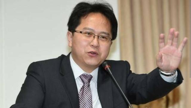 态度非常嚣张！“台独”分子邱志伟声称，台湾人不是被吓大的！10月14日，在沈伯洋