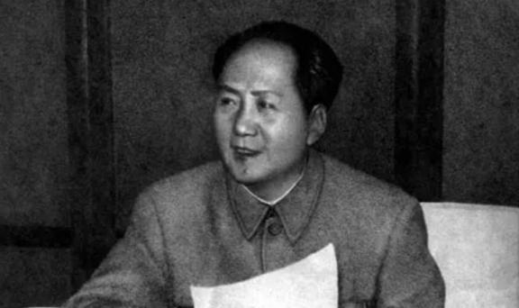 毛泽东主席三次警告美国。第一次是朝鲜战争，警告美国不要越过三八线。第二次是解放军