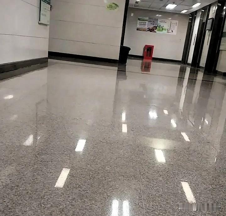 我在医院上班，偷偷的告诉你们，现在的艾滋病真的猛涨，千万别觉得这病跟自己没关系！